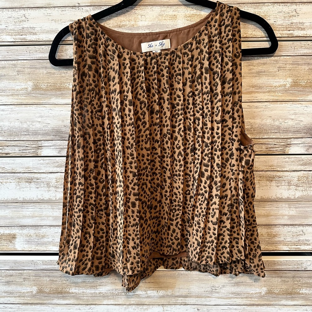 🐆 She + Sky Leopard Print Pleated Blouse Medium Flowy Tank
